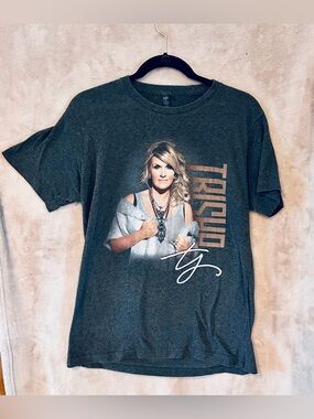 Trisha Yearwood World Tour 2014 2017 T Shirt Gray Graphic Tee Medium